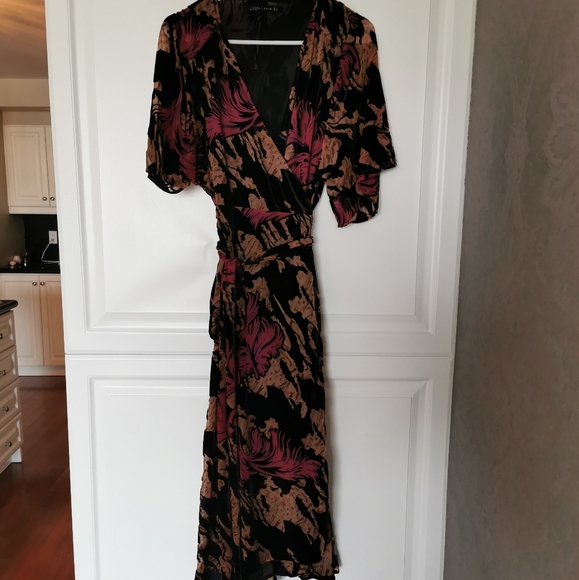 Devore velvet embroidered wrap dress - Picture 7 of 9